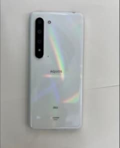 美品 AQUOS R5G オーロラホワイト 256GB 保護ガラス付き。