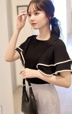 グレイル　フレア袖パイピングニットトップス　ブラックのサムネイル