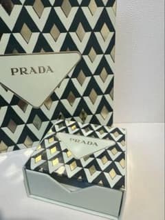 PRADA リップバーム ミニ セット 2本入り ショッパー付きのサムネイル