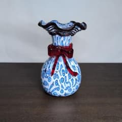 ムラーノ ブルーホワイト ミルフィオリ リボン付き 花瓶 高さ約12.6cm ムラーノ ブルーホワイト ミルフィオリ リボン付き 花瓶 高さ約12.6cm