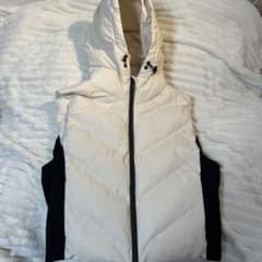 ZARA フード付きダウンベスト Lのサムネイル
