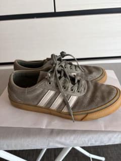 adidas カーキスエード スニーカーのサムネイル