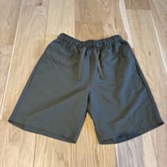 GU メンズ カーキ ショートパンツ ハーフパンツ
