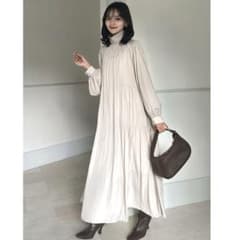 美品】anuans シャーリングデザインギャザーワンピース - メルカリ