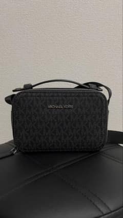 即決可 【値下げ可】MICHAEL KORS カバン ブラックショルダーバックのサムネイル