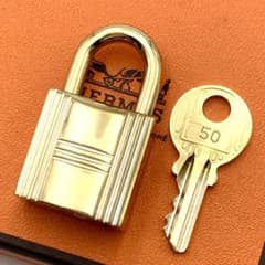HERMES エルメス カデナ 24Kメッキ No.50 50番 鍵付き - メルカリ