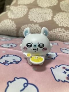 ゆ*く様 ちいかわ カプセルトイ フィギュア 食事中のサムネイル