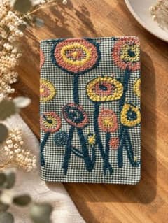 ハンドメイド パスポートケース 刺繍パネルのサムネイル
