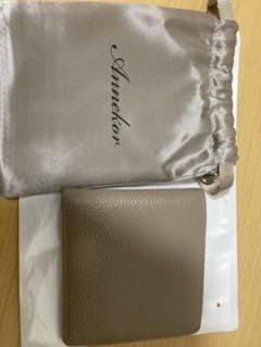 Annekor ベージュ 二つ折り財布のサムネイル