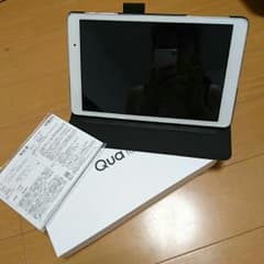 au qua tab 02 ホワイトのサムネイル