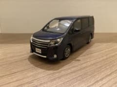 1/30 トヨタ　ノア　si カラーサンプル　非売品　ミニカー　バイオレット 1/30 トヨタ ノア si カラーサンプル 非売品 ミニカー バイオレット