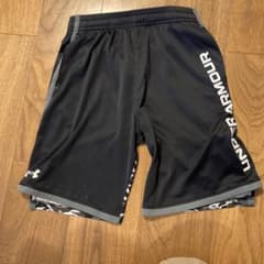 Under Armour YXL 黒 ショートパンツ 迷彩柄　キッズ　150のサムネイル