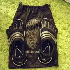 adidasトレーニングシューズのサムネイル