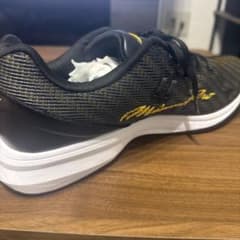 プロ野球選手愛用　Mizuno ランニングシューズ ブラック ゴールドのサムネイル