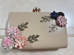 ベージュレザーとお花のパーティーバッグ ショルダーバッグのサムネイル