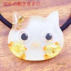 おめめキョロキョロ猫ちゃん♡ハンドメイド レジン ピンバッジ ドライフラワー 花のサムネイル