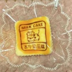 kikisquishy 牛ケーキ 茶色 Sサイズ 水感スクイーズ - メルカリ