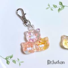 【押し花】お花きらめく♪大人可愛いボタニカルな3匹の猫ちゃんキーホルダーのサムネイル