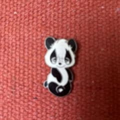 懐かしの昭和レトロ サンリオパンダ デザイン ブローチ - メルカリ