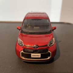 【訳あり特価】トヨタ 新型 シエンタ ミニカー 1/30 カラーサンプルのサムネイル