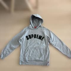 ア*。様 Supreme グレー フード付きパーカー アーチロゴ - メルカリ