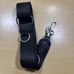 ショルダーバッグの紐のサムネイル
