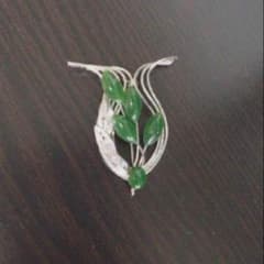 ブローチのサムネイル