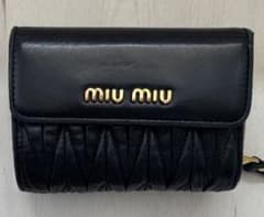 MIUMIU ブラック　二つ折り財布のサムネイル