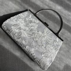 niana 2way刺繍デザインハンドバッグ　パーティーバッグ　シルバーのサムネイル