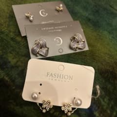 FASHION JEWELRY パールと花モチーフのピアス等３セアのサムネイル