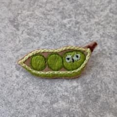 えだ豆 フクロウ刺繍ブローチ ハンドメイドのサムネイル