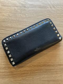 ナミさん専用　VALENTINO GARAVANI ロックスタッズウォレットのサムネイル