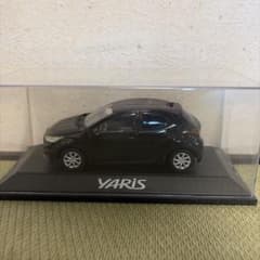 TOYOTA YARIS ミニカー ブラック ディスプレイケース付のサムネイル