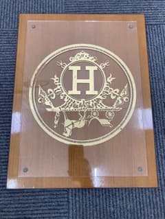 【超希少✨】エルメス　Hロゴ　壁掛け看板　木製フレーム 激レア✨】エルメス Hロゴ 壁掛け看板 木製フレーム コレクション整理