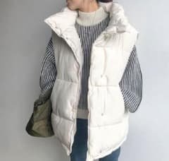 新品未使用　ダウンベスト　ホワイトのサムネイル