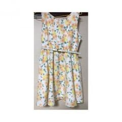 夏のワンピースのサムネイル