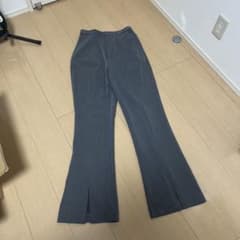 MIHARU グレー フレアパンツ スリット入りのサムネイル