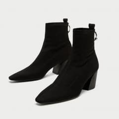 ZARA リングディテール付きヒールアンクルブーツのサムネイル