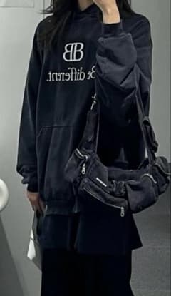 豆*ば様 Balenciaga 22aw be different hoodie - メルカリ