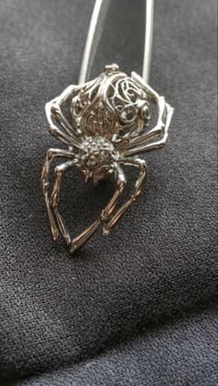 ウバザクラジュエリー スパイダー ブローチルビー トパーズ参考定価 