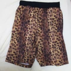 アディダスオリジナルス レオパード ハーフパンツのサムネイル
