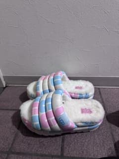 UGG/アグ/W PUFT SLIDE PRIDE/プライド スライドのサムネイル