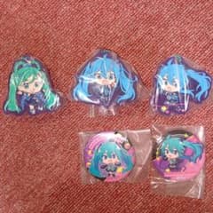 初音ミク ラバーキーホルダー・缶バッジセット 5個 - メルカリ