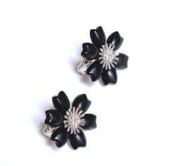 YG ブラックフラワー ダイヤ クリップピアス WG ブラック フラワー ダイヤ クリップピアス - メルカリ