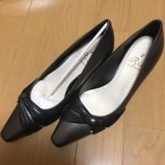 エナメルパンプスのサムネイル