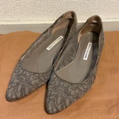 Manolo Blahnik gray lace flat shoes, size 37.5