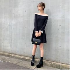 オフショルフリルニットワンピースのサムネイル