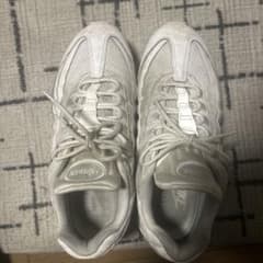NIKE AIR MAX 95 ホワイト スニーカーのサムネイル