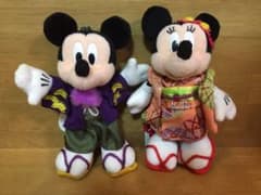 値下げしました‼︎ディズニーリゾート　お正月2008ミッキーミニーぬいぐるみバッジのサムネイル