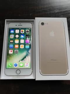 iPhone7 128GB ゴールド au SIMロック解除済み 残債なしのサムネイル